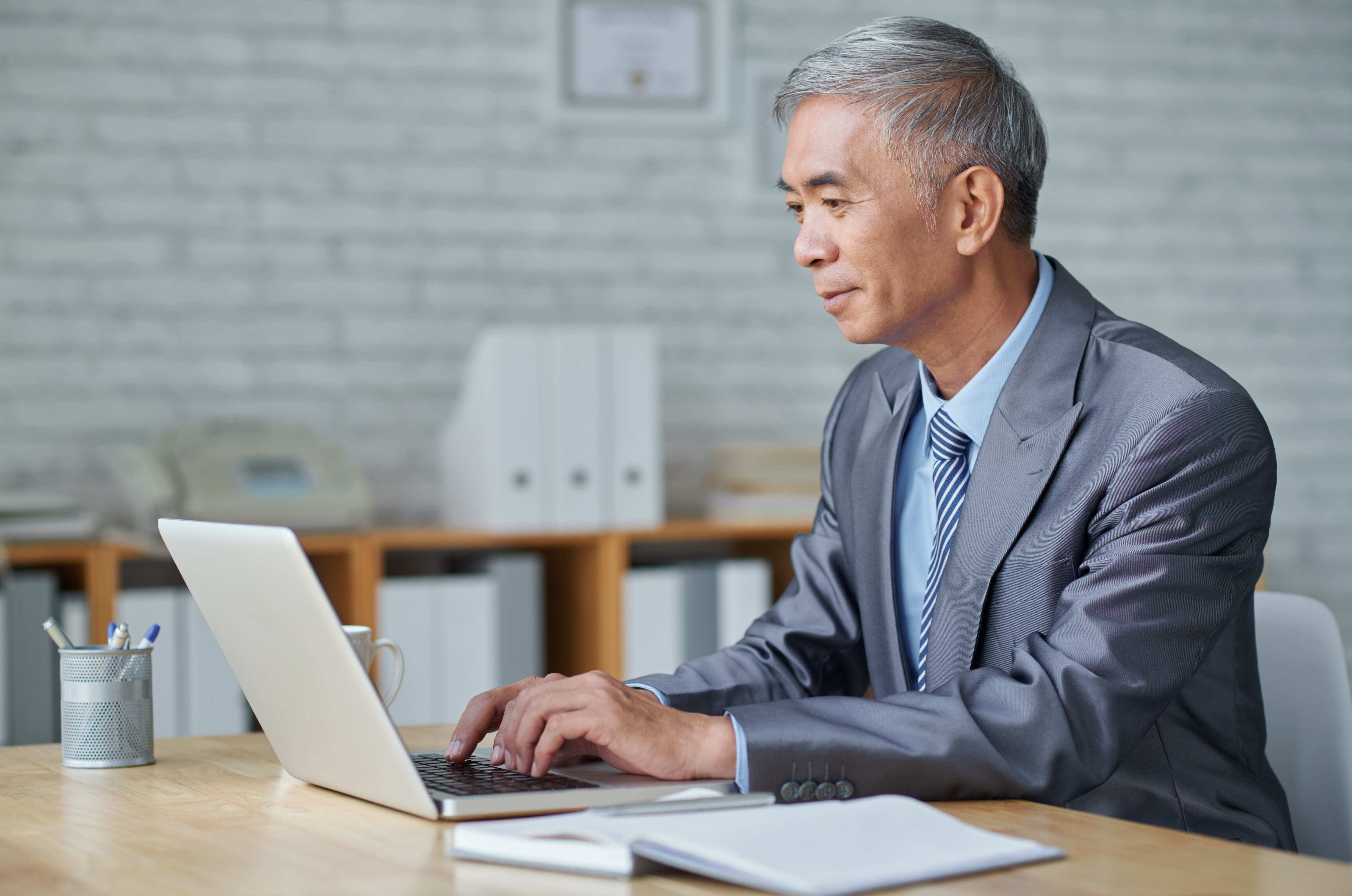 如何免費(fèi)壓縮pdf文件大?。扛ｊ扛呒?jí)PDF編輯器的壓縮方法是什么？